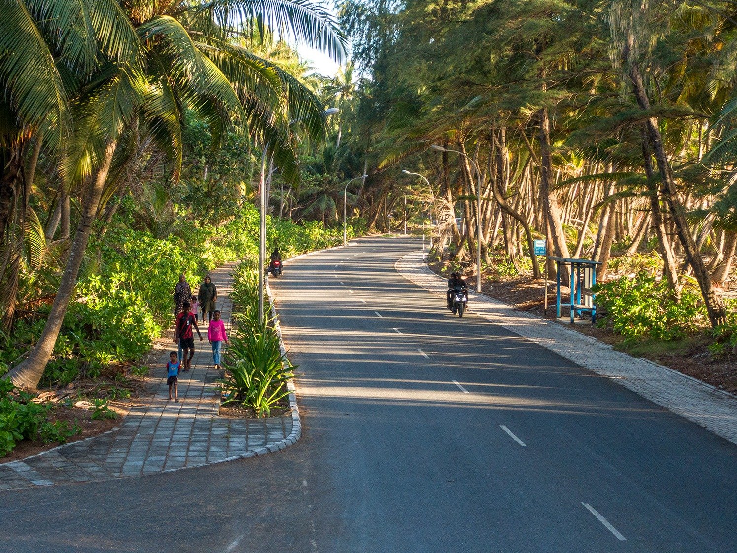 ފުވައްމުލަކުގައި ތާރު އަޅައިގެން ހަދާފައިވާ ރިންގު ރޯޑު.